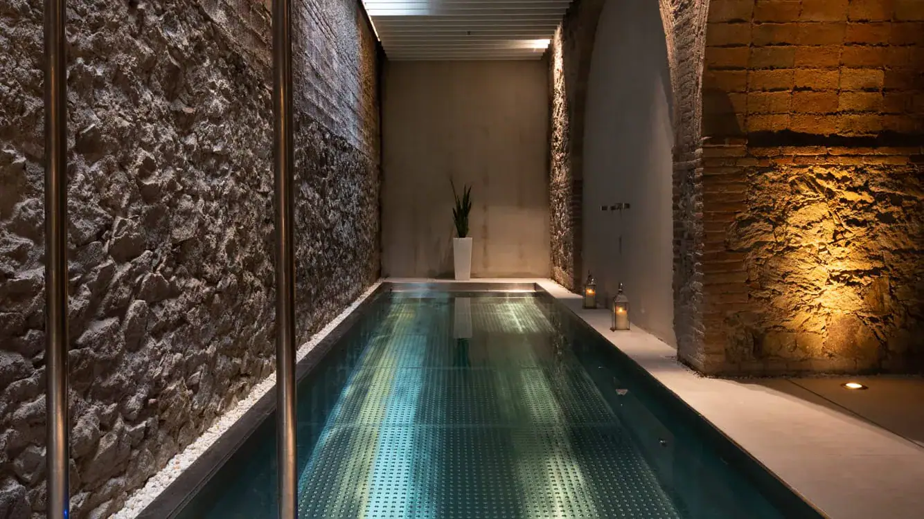 Pause and connect  
body and mind